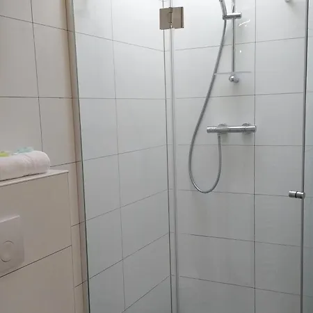 Bright With Kitchen בית אירוח *