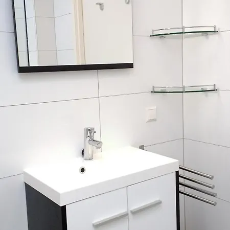 Bright With Kitchen בית אירוח