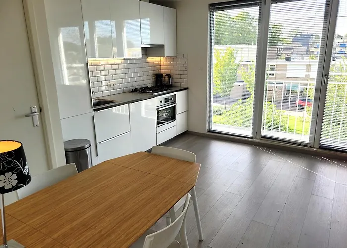 בית אירוח Bright With Kitchen אמסטרדם